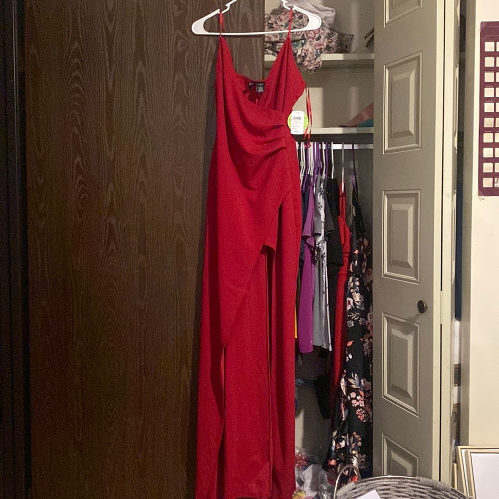 L Red Windsor Floor Length Dress